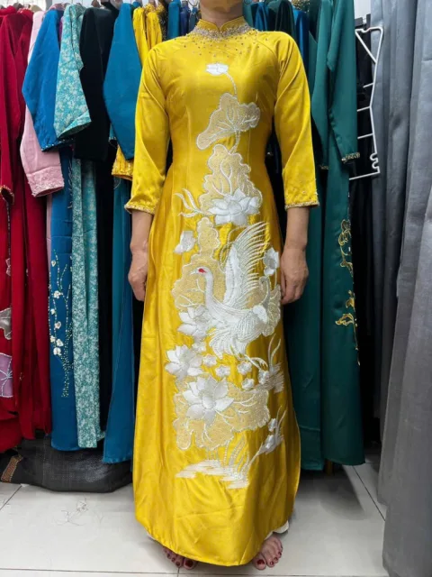 2261 Áo dài mẹ vàng size XL