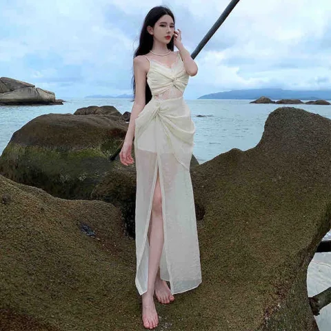 Váy du lịch ren xẻ tà