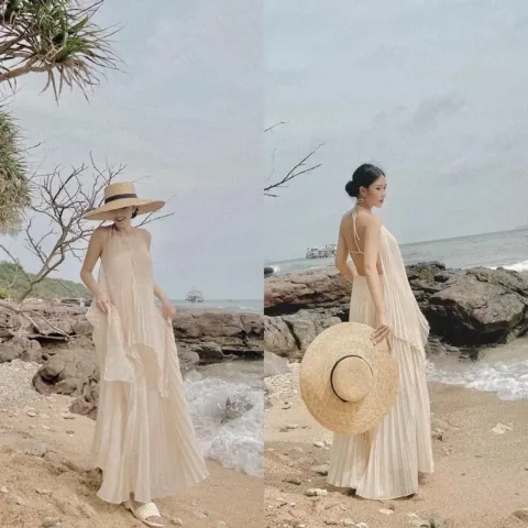 1526  Set  váy du lịch kem yếm