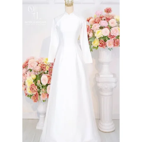 3046 Áo dài trắng lụa vân gỗ
