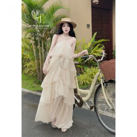 Váy du lịch kem yếm